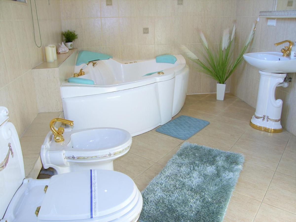 Kaliny Apartamenty Wanny Z Hydromasazem 霍茹夫 外观 照片
